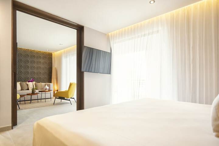 Room 12 of 96