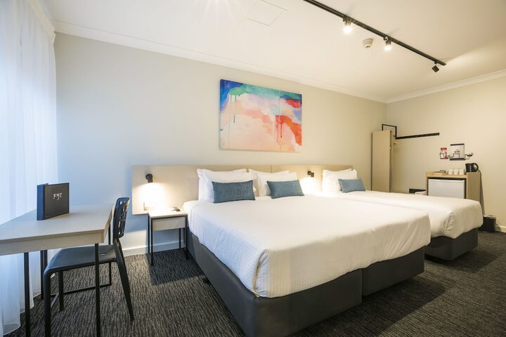 Room 5 of 32