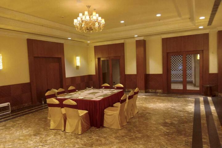 Business Center 18 of 25