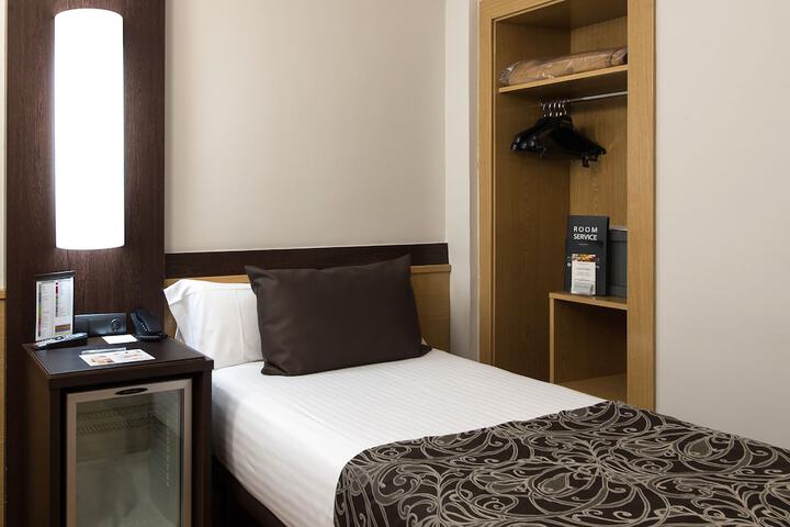 Room 4 of 66