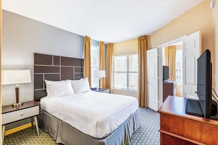 Room 17 of 195