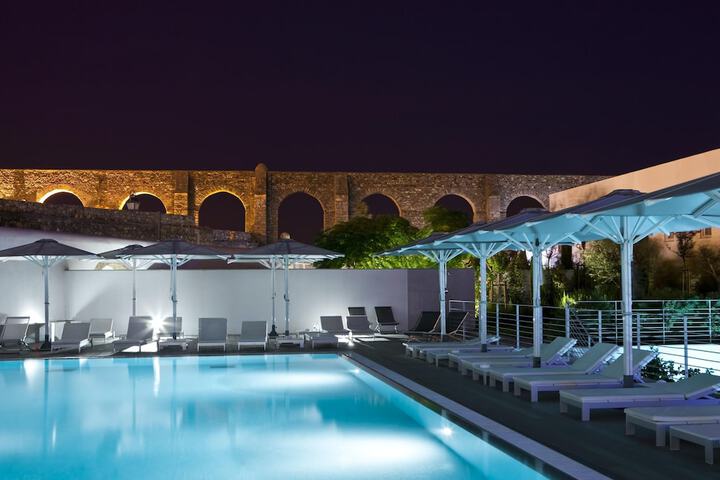 Pools & Facilities