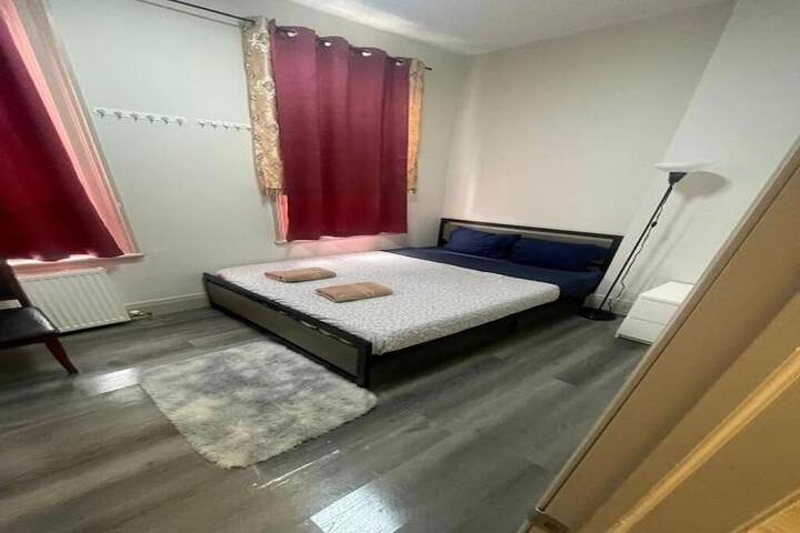 Room 2 of 6