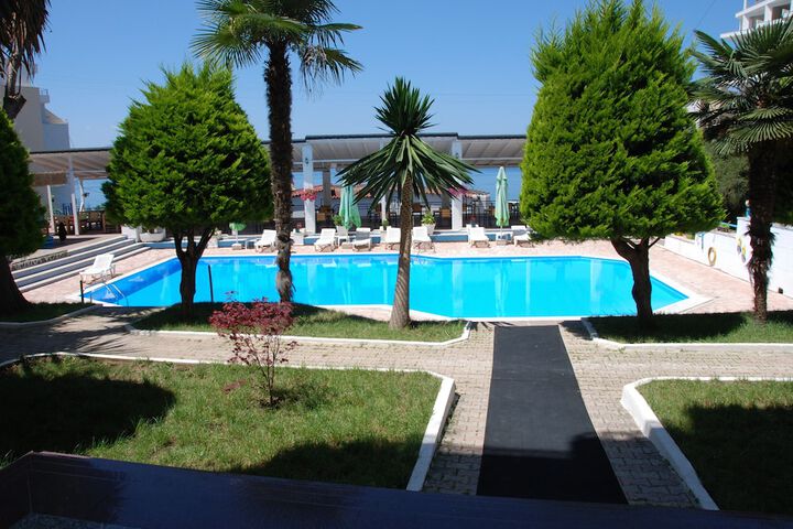 Pool 52 of 74