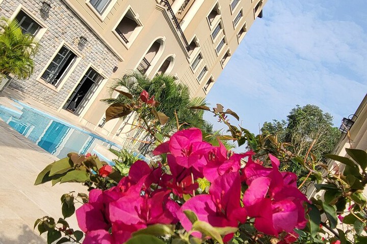 Hotel Exterior 44 of 51