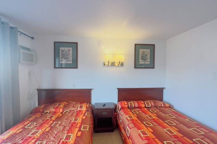 2 Double Beds (8 of 15)