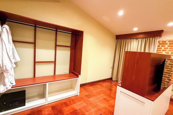Room 56 of 96