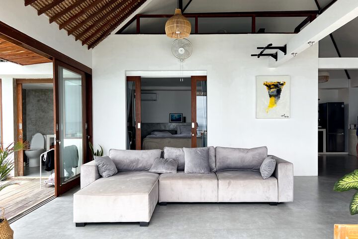 Room 4 of 7