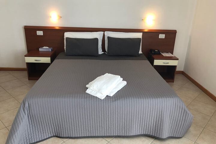 Room 4 of 18