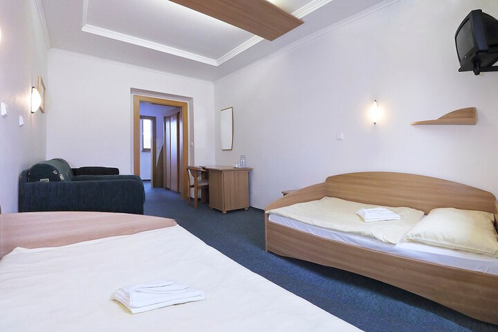 Room 7 of 17
