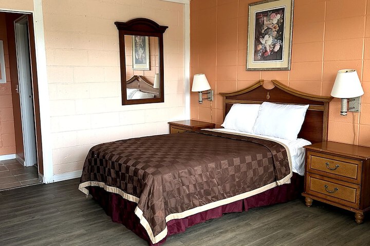 Room 8 of 15