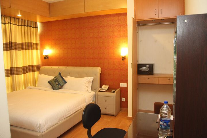 Room 18 of 34