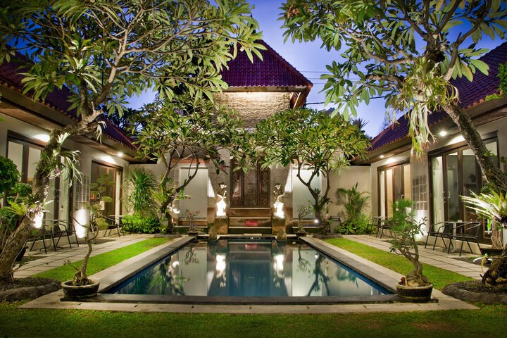 Hotel Pool