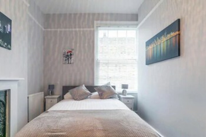 Room 17 of 24