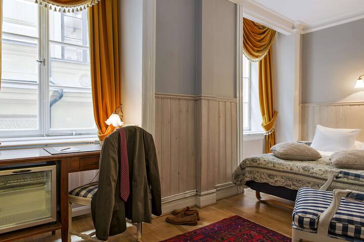 Room 16 of 33
