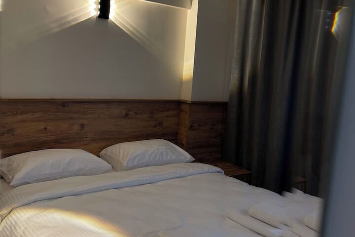 Room 4 of 27