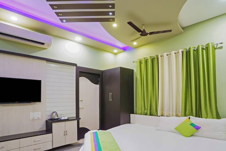 Room 12 of 19