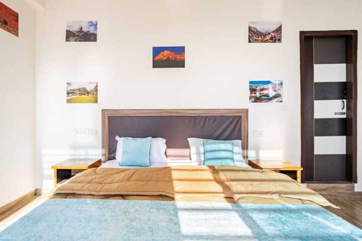 Room 6 of 11