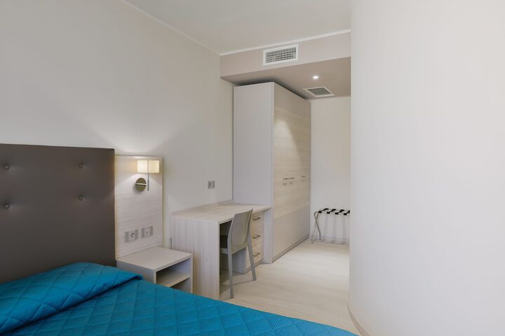 Room 10 of 114