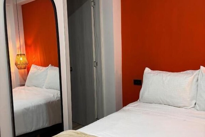 Room 6 of 38