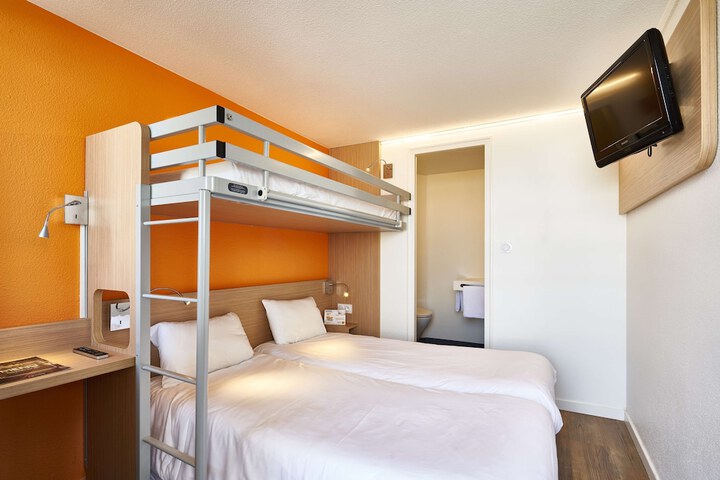 Room 7 of 31