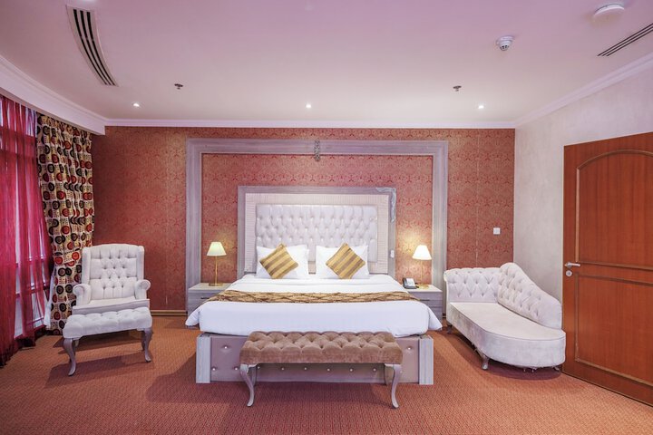 Room 27 of 84