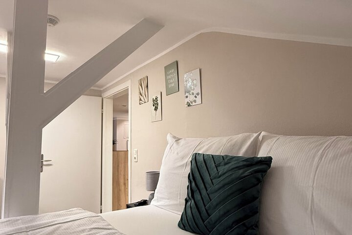 Room 10 of 42
