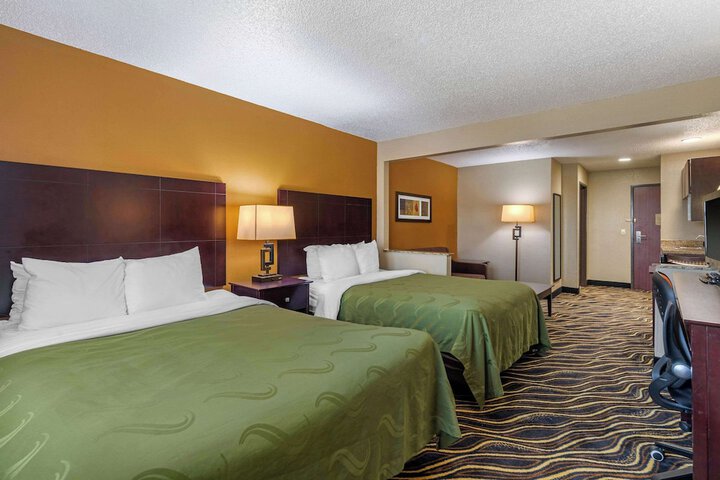 Suite 2 Queen Beds (19 of 26)