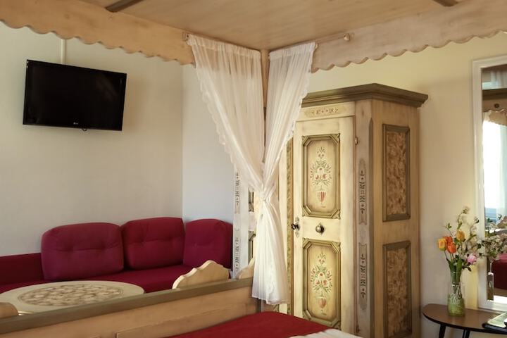 Room 6 of 56