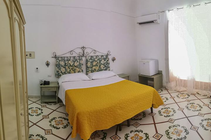 Room 8 of 37