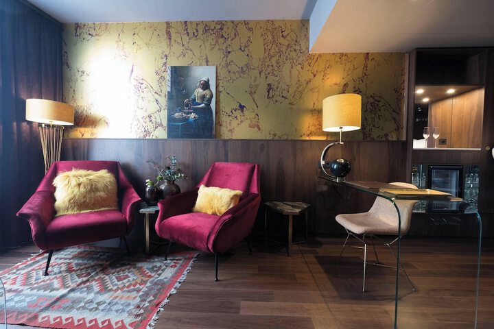 Room 23 of 76
