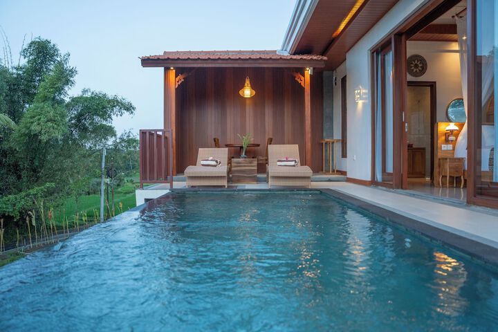 Pool 33 of 46