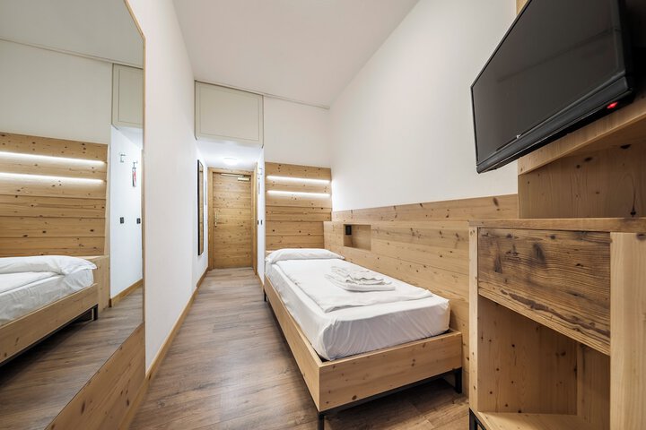 Room 12 of 61