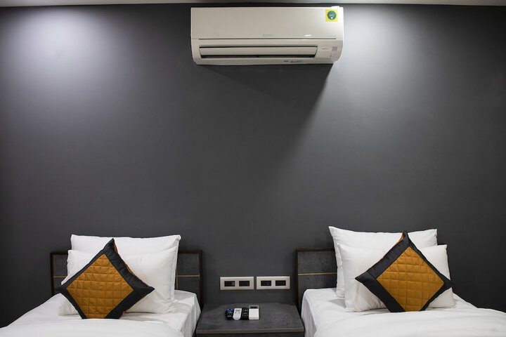 Room 10 of 22