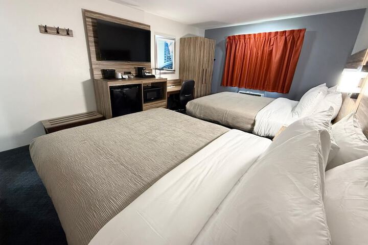 Room 9 of 38