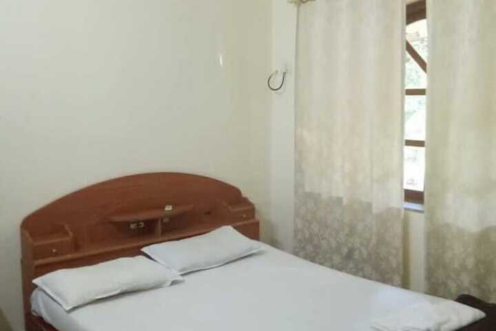 Room 4 of 13