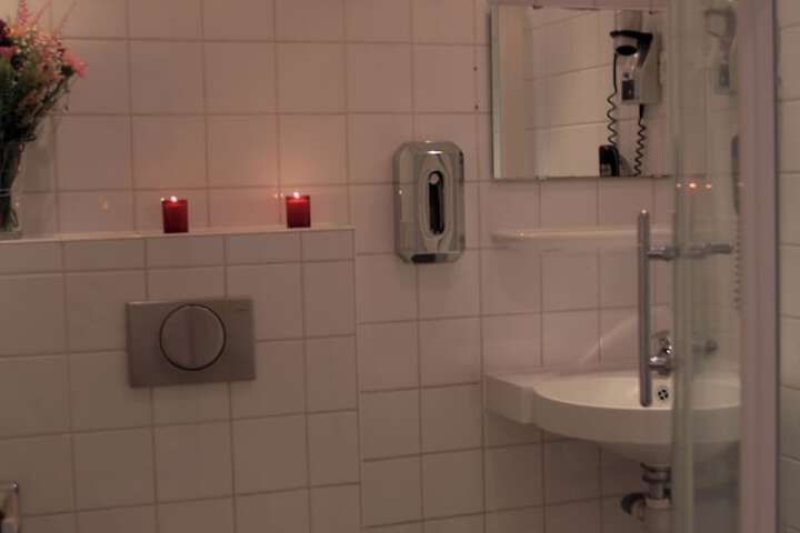 Room 14 of 132