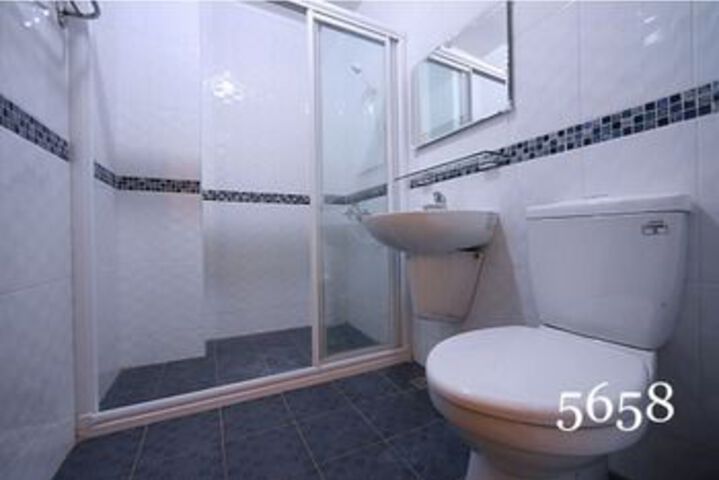 Room 9 of 16