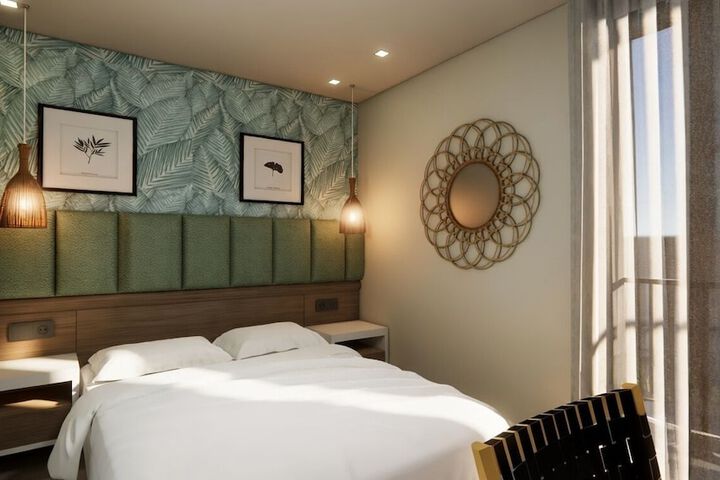 Room 3 of 35