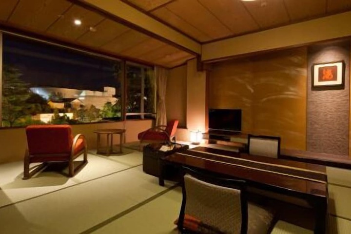 Room 12 of 20