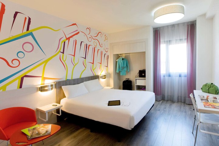 Room 12 of 87