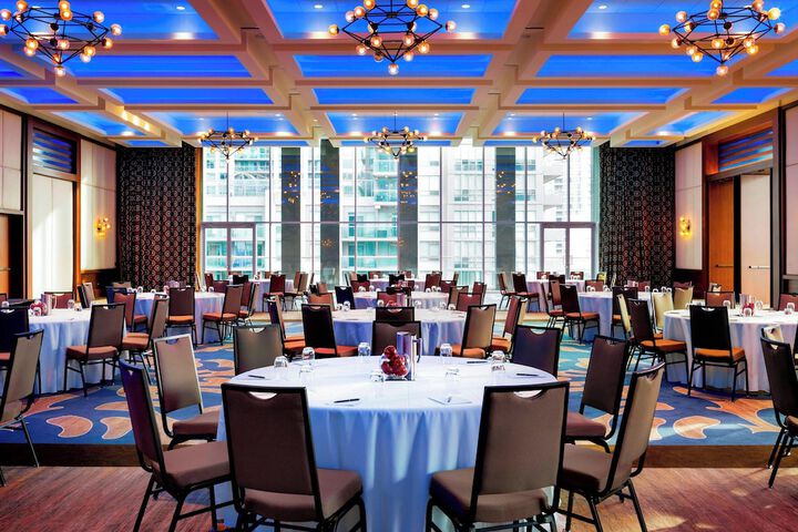 Ballroom/Hall 113 of 141