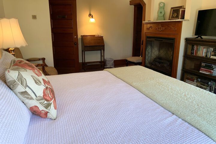 Room 9 of 14