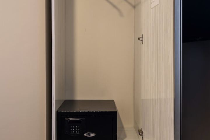 Room 11 of 73