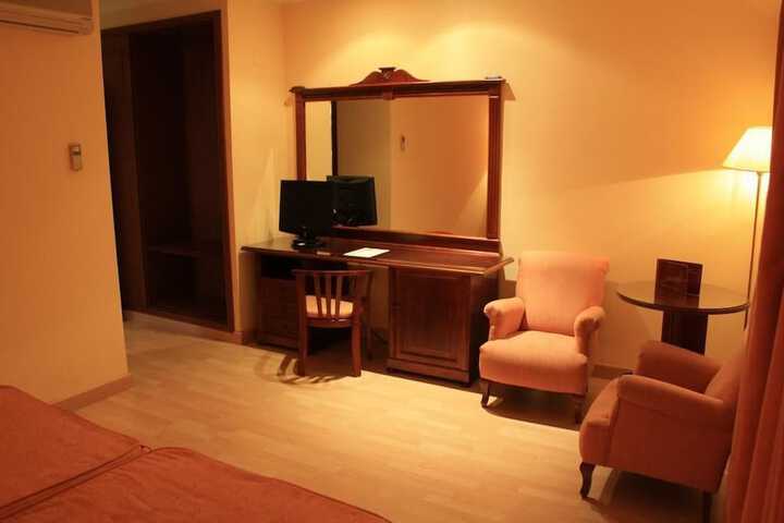 Room 9 of 39
