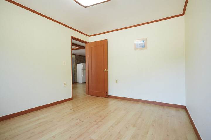 Room 72 of 82