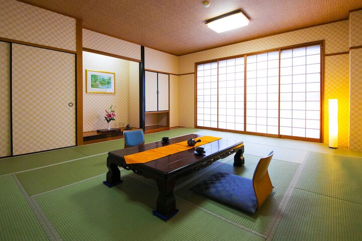 Room 20 of 107