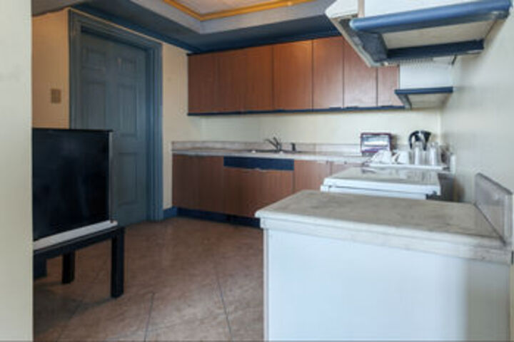Room 16 of 25
