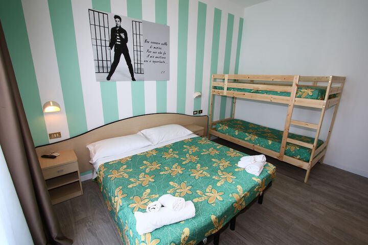 Room 12 of 119