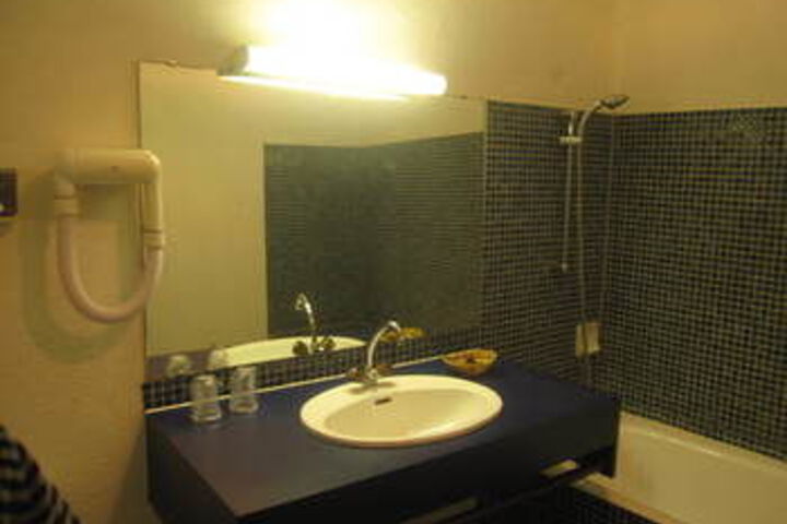 Room 3 of 27